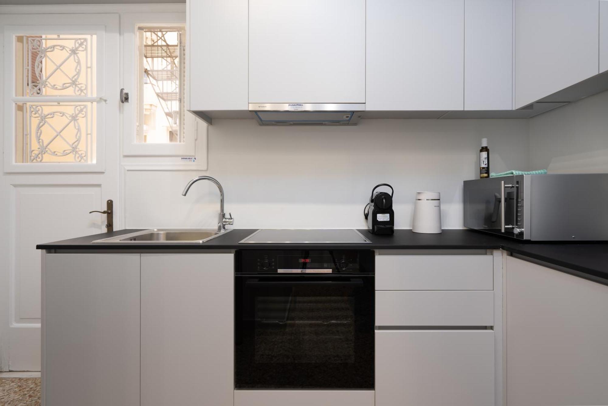 Metroscape Retreat Nearby Metro Station Apartment Athena Bagian luar foto