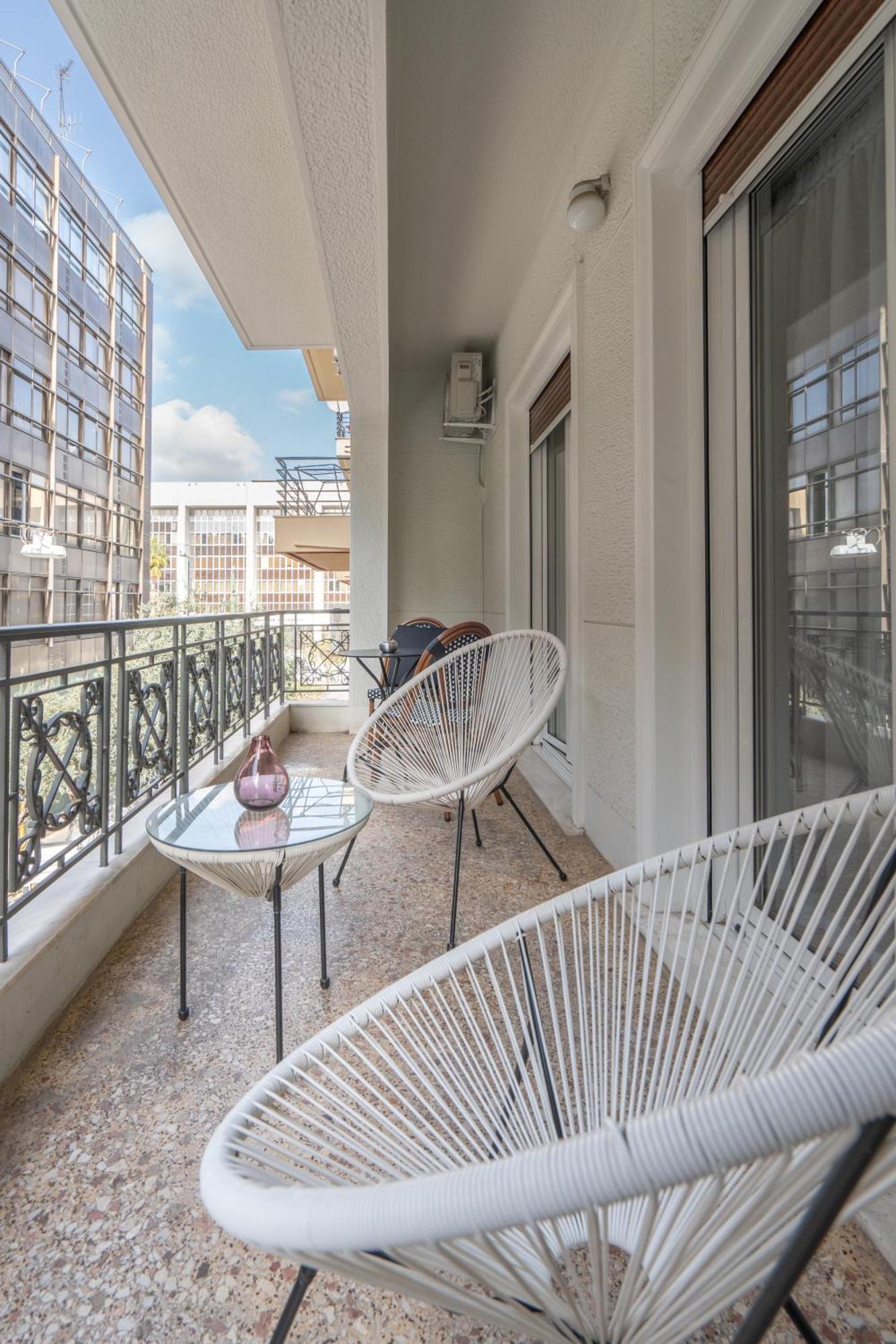 Metroscape Retreat Nearby Metro Station Apartment Athena Bagian luar foto