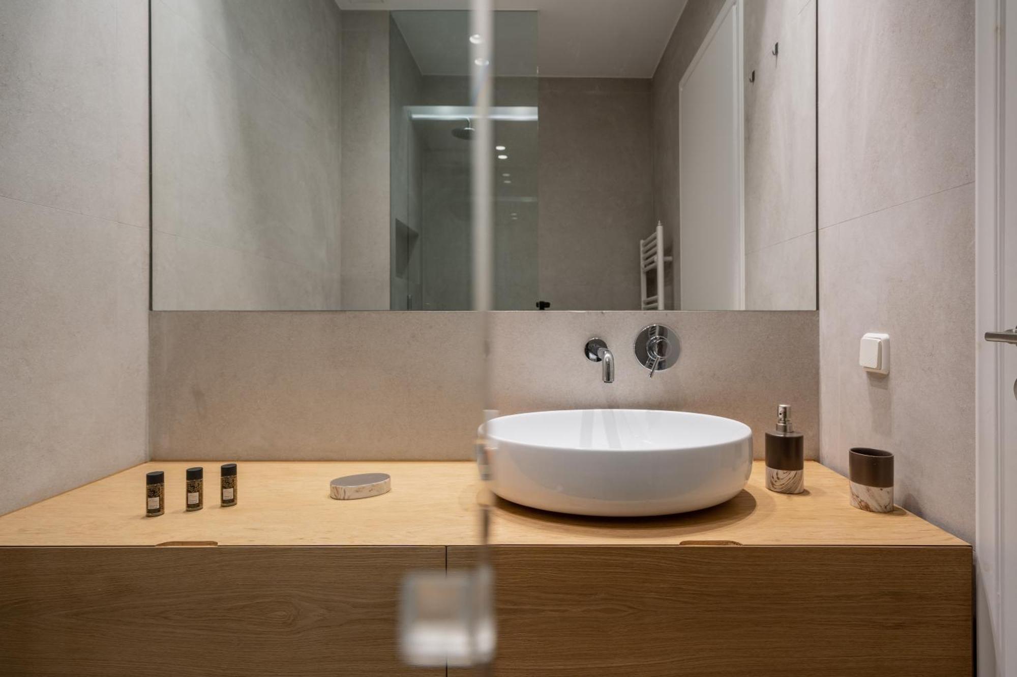 Metroscape Retreat Nearby Metro Station Apartment Athena Bagian luar foto
