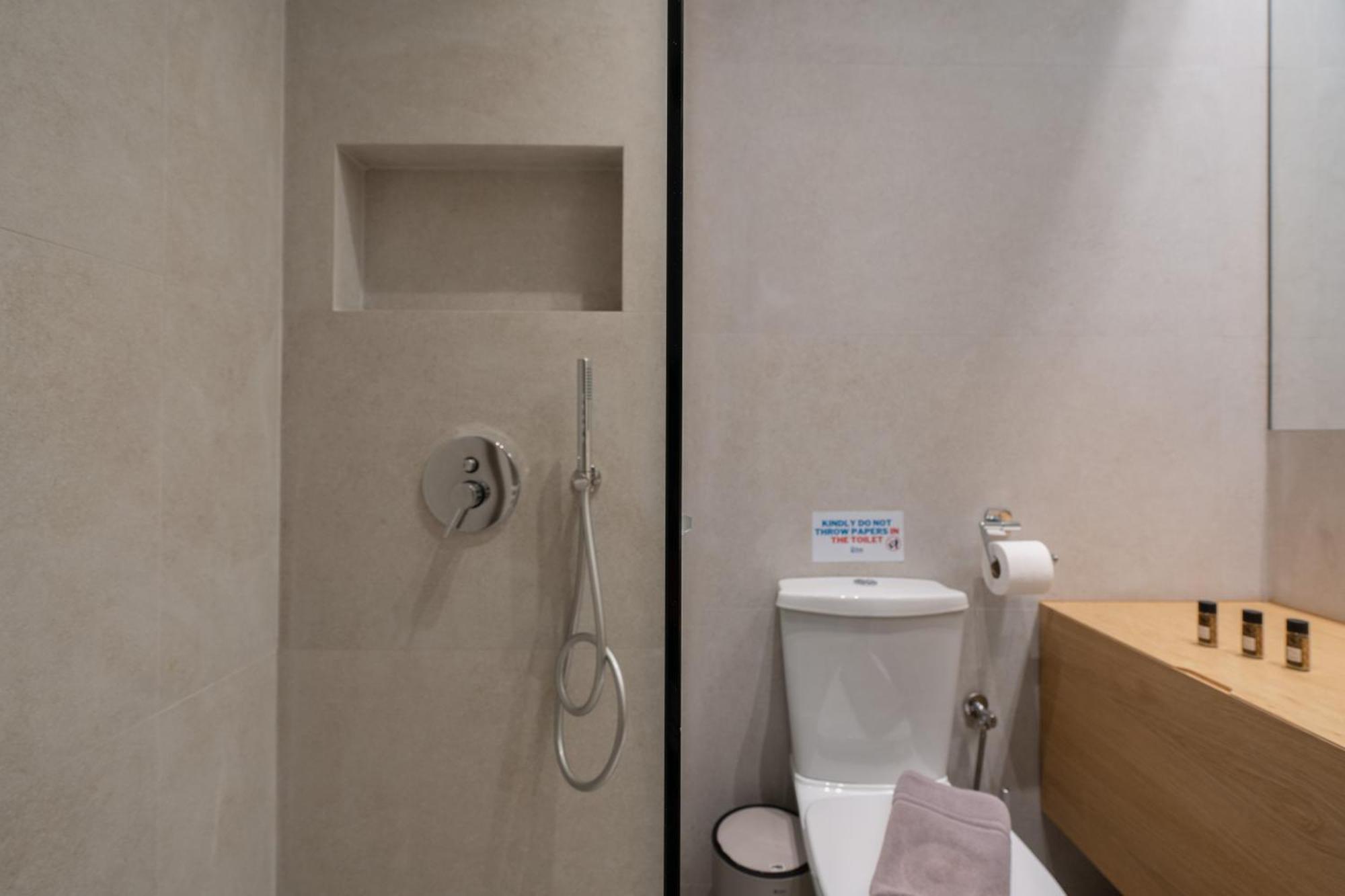 Metroscape Retreat Nearby Metro Station Apartment Athena Bagian luar foto