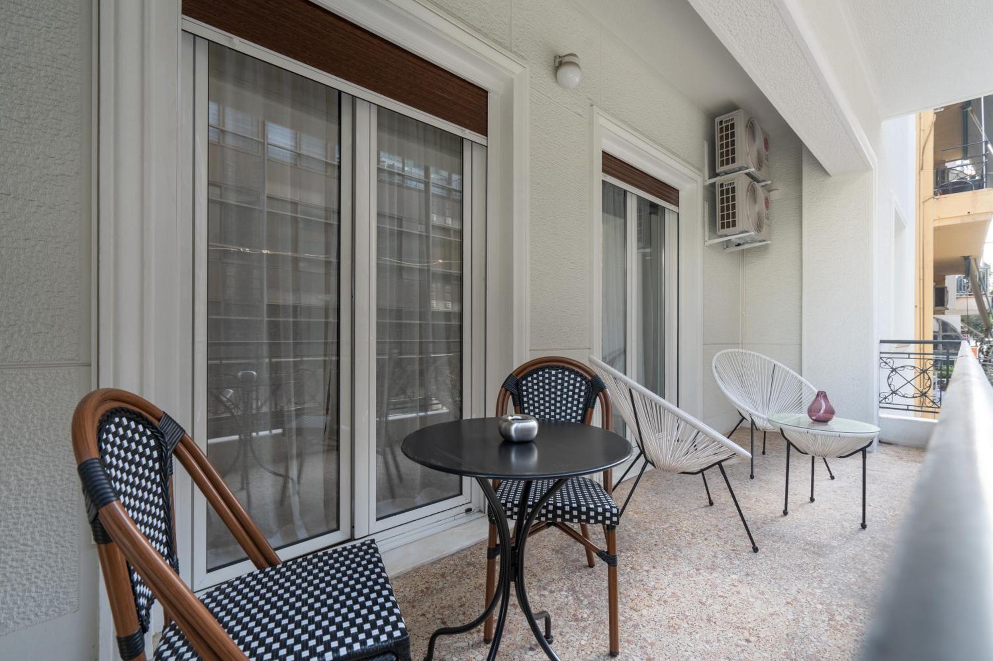 Metroscape Retreat Nearby Metro Station Apartment Athena Bagian luar foto