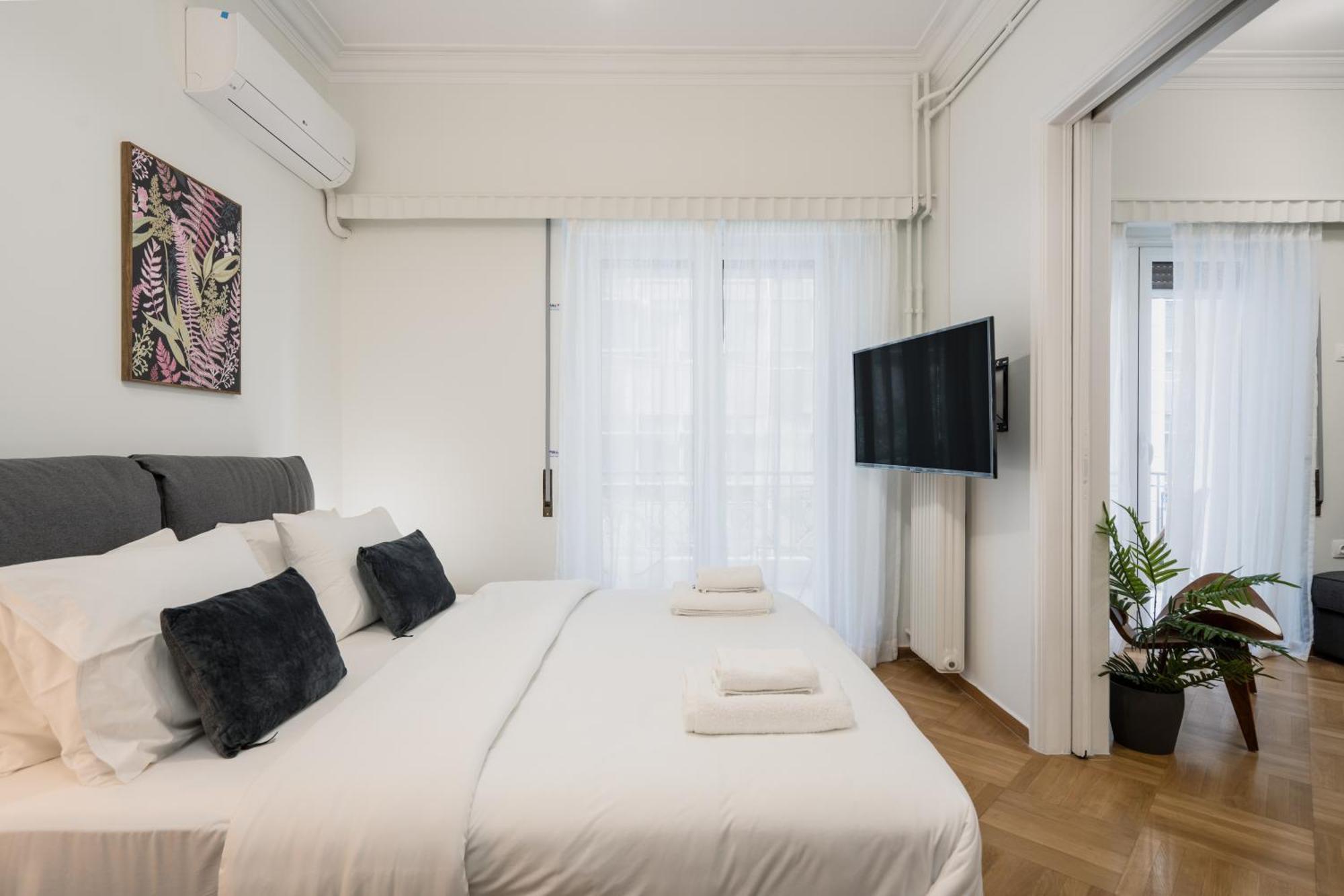 Metroscape Retreat Nearby Metro Station Apartment Athena Bagian luar foto